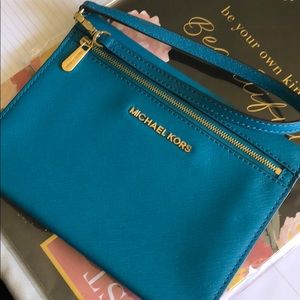 Micheal Kors wristlet